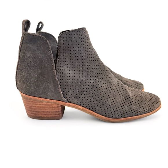 Dolce Vita Women’s Grey Kaidie Perforated Suede Booties Pull On Size 8 - Picture 1 of 9